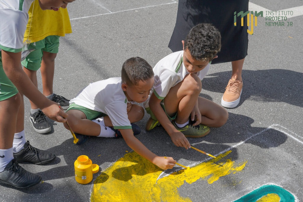 Students at Instituto Neymar Jr. paint the street for the 2022